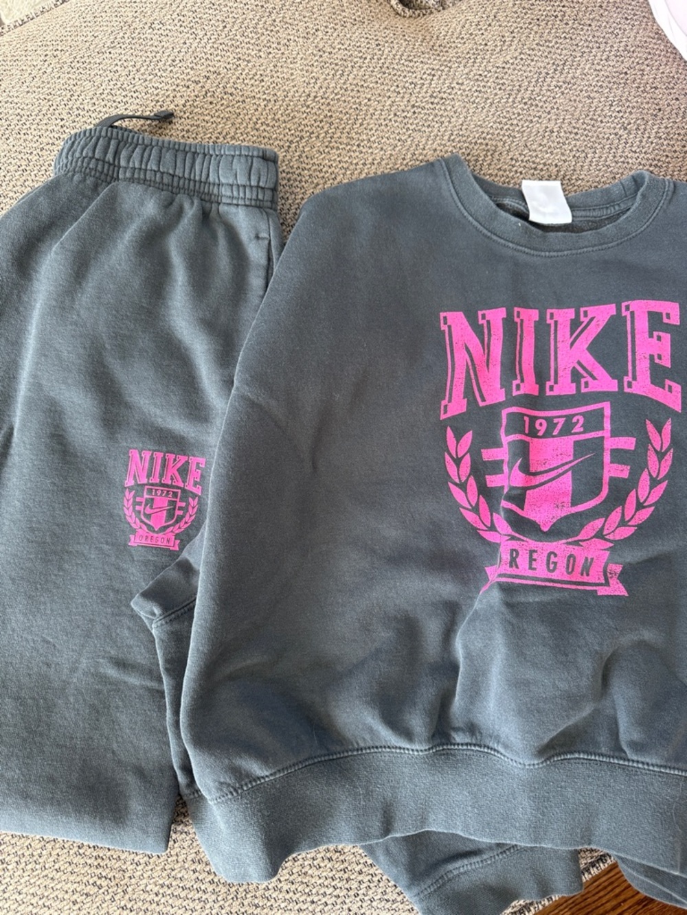 Nike Gray Sweatshirt and Sweatpants with Pink Crest